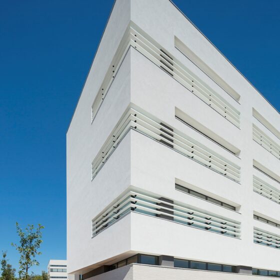 Bâtiment EGIS à Montpellier (34) : ENIA architecture à Montreuil (93100) – 1.600 m² de Briques Béton BlocStar As100 à montage à sec