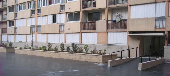 Jardinière en secteur Collectif / Claisse Bâtiment (Chevilly-Larue 94) Blocs ELCO Alvéolés