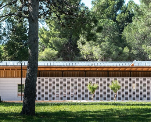 Agence Perris Perris à Roquefort-des-Corbières (11) - Pôle de la Petite Enfance à Perpignan (66) / 1.200 m² BRIQUES BlocStar As100 à montage à Sec & Briques Am180 Structurelles pour Moucharabieh de Grande Taille