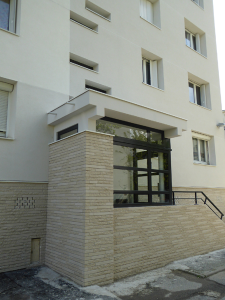 1.005 m² Briques BlocStar Am90 Parement Ton Pierre 1/3 parement lisse et 2/3 parement clivé / Joint horizontal Sec de 5 mm
