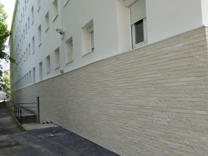 1.005 m² Briques BlocStar Am90 Parement Ton Pierre 1/3 parement lisse et 2/3 parement clivé / Joint horizontal Sec de 5 mm