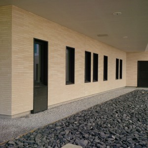 1.800 m² Briques BlocStar Am90 Parement Ton Pierre 2/3 parement lisse et 1/3 parement clivé