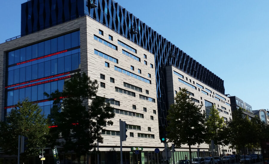 Bâtiment de Bureaux V2c à Boulogne-Billancourt (92) : KCAMP Architecture à Rotterdam - 2.600 m² de Briques Mbi parement Clivé