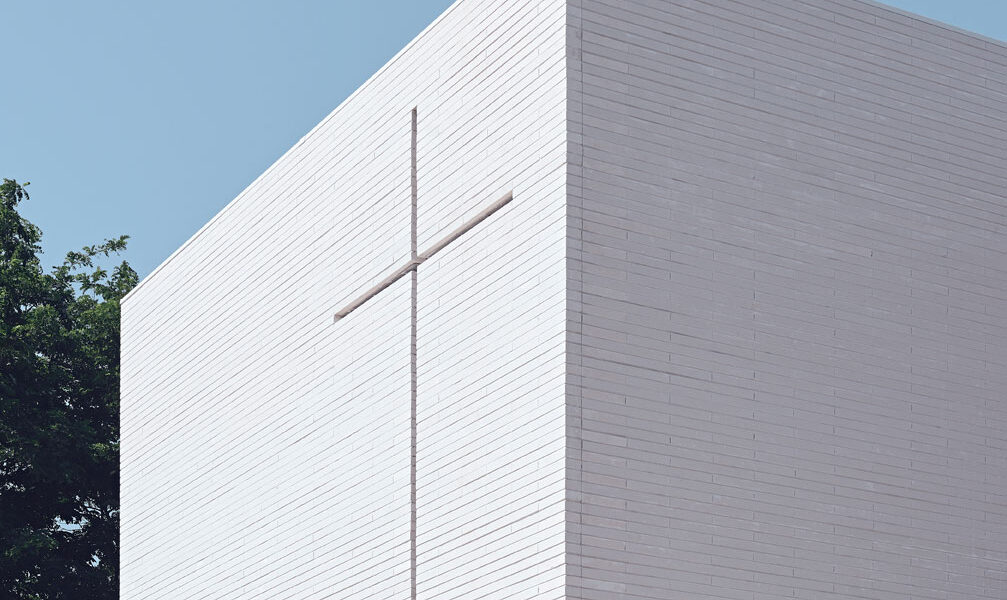 Eglise St Joseph à Montigny les Cormeilles (95) - Enia Architectes (93) - 640 m² de briques BlocStar Am90 et Plaquettes Ac19