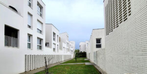 Logement Guesdes à Bègles (33) - Faye Architecte (33) DSA (33) - 700 m² de Briques BlocStar Am90, AmR210 et Plaquettes Ac19 - Moucharabieh