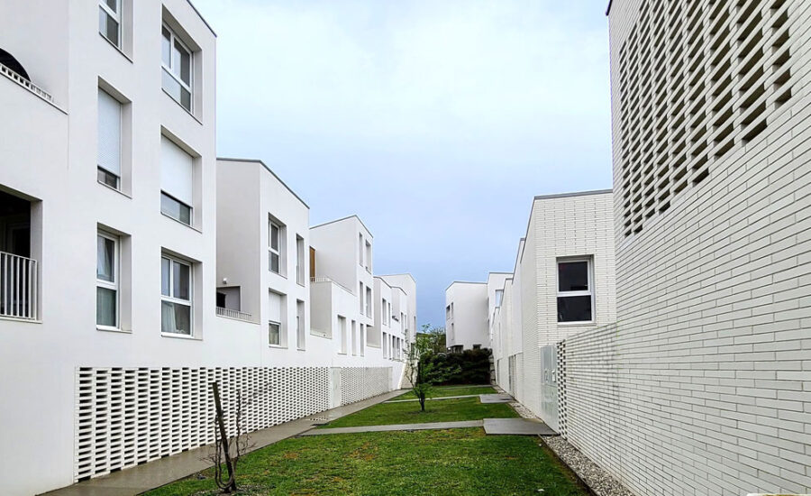 Logement Guesdes à Bègles (33) - Faye Architecte (33) DSA (33) - 700 m² de Briques BlocStar Am90, AmR210 et Plaquettes Ac19 - Moucharabieh