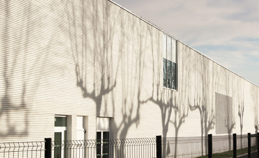 Collège Léon Cazeneuve à Isle en Dodon (31) - C+2B Architecture (31) - 2500 m² de Briques BlocStar Am90