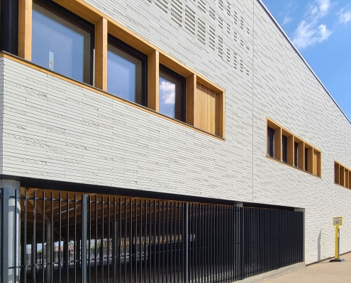Collège, gymnase à Orléans (45) – Archi5 Prod (93) – 2500m² Briques BlocStar AmR70 Lisses et Clivées