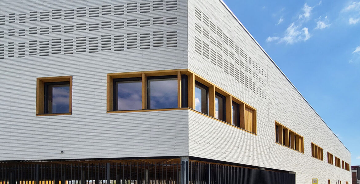 Collège, gymnase à Orléans (45) – Archi5 Prod (93) – 2500m² Briques BlocStar AmR70 Lisses et Clivées