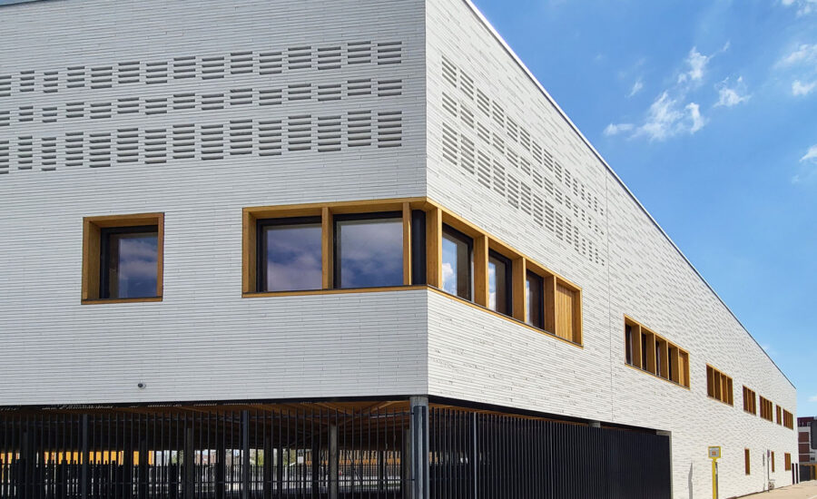 Collège, gymnase à Orléans (45) – Archi5 Prod (93) – 2500m² Briques BlocStar AmR70 Lisses et Clivées