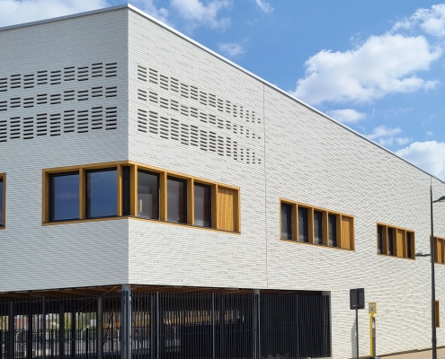 Collège, gymnase à Orléans (45) – Archi5 Prod (93) – 2500m² Briques BlocStar AmR70 Lisses et Clivées