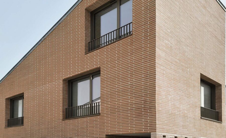 Résidence Hameau Chapus (C à Nantes (44) - Tact Architectes (44) - GHT (44) - 1600m² Briques BlocStar Am70, Am180 et Plaquettes Ac19