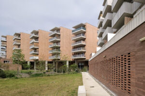 Cour Magenta à Toulouse: Taillandier Architectes (31) et Scalènes Architectes (31) – 4900m² Plaquettes BlocStar Ac19