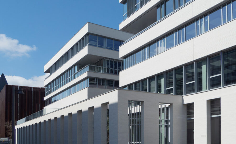 Netten Campus à Lille (59) - Lalou & Lebec Architectes (59) - Vinci Immobilier (69) - 6165 m² de briques béton BlocStar Am90
