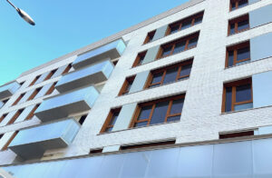 84 logements collectifs à Courbevoie (92) - Immobilière 3F (75) - 2010 m² de briques BlocStar Am90 et Plaquettes Ac19