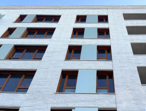 84 logements collectifs à Courbevoie (92) - Immobilière 3F (75) - 2010 m² de briques BlocStar Am90 et Plaquettes Ac19