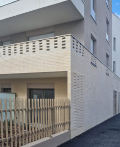 Grigny Coeur de ville (91) - Cussac Architectes (75) - BATIGERE (92) IDF - 1700 m² de briques BlocStar AmR90, AmR140, AmR180 et Plaquettes BlocStar Ac19