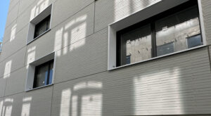 Hotel Ilot Magenta à Laval (53) - Reichen et Robert & Associés (75) - CFA Grand Ouest (35) + Nox (94) - 1400 m² de Plaquettes BlocStar Ac19