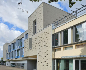 Ecole Diderot à Pantin (93) - Extra Muros (93) Bombrun-Costes Architectures (75) Ville de Pantin (93) - 2500 m² de Briques BlocStar AmR90