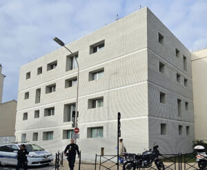 Hotel de Police Municipale de Courbevoie (92) - Anonymes Architectes (75) - Ville de Courbevoie (92) - 675 m² de Briques Béton BlocStar AmR70 & Am180 lisses et clivées