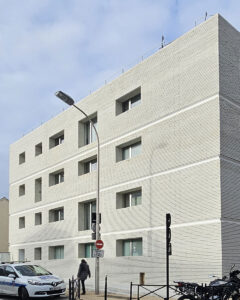 Hotel de Police Municipale de Courbevoie (92) - Anonymes Architectes (75) - Ville de Courbevoie (92) - 675 m² de Briques Béton BlocStar AmR70 & Am180 lisses et clivées