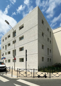 Hotel de Police Municipale de Courbevoie (92) - Anonymes Architectes (75) - Ville de Courbevoie (92) - 675 m² de Briques Béton BlocStar AmR70 & Am180 lisses et clivées