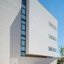 Bâtiment EGIS à Montpellier (34) : ENIA architecture à Montreuil (93100) – 1.600 m² de Briques Béton BlocStar As100 à montage à sec