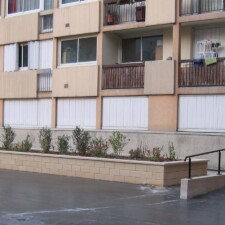 Jardinière en secteur Collectif / Claisse Bâtiment (Chevilly-Larue 94) Blocs ELCO Alvéolés