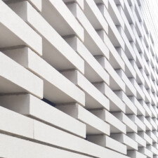 Groupe Scolaire Fondada à Castelnau d'Estretefonds (31) / Agence Branger Romeu à Toulouse : 2.600 m² de Brqies BlocStar Am90 en joints secs de 10mm