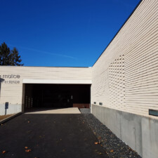 Pôle de la petite enfance à Pont l'Evèque (38) / Nunc Architecture à Bessans (73) : 1.200 m² Briques BlocStar structurelle Am180 & Briques béton Am90