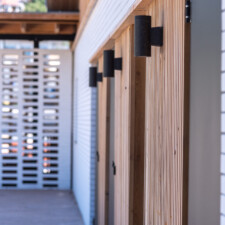 Agence Perris Perris à Roquefort-des-Corbières (11) - Pôle de la Petite Enfance à Perpignan (66) / 1.200 m² BRIQUES BlocStar As100 à montage à Sec & Briques Am180 Structurelles pour Moucharabieh de Grande Taille