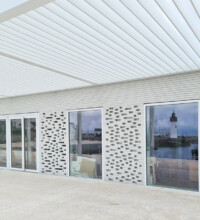 Opération Port Haliguen à Quiberon (56) - DDL Architecte (56) - Compagnie des ports du Morbihan - 840 m² de briques béton BlocStar AmR70, AmR90 et AmR180
