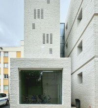 Hotel de Police Municipale de Courbevoie (92) - Anonymes Architectes (75) - Ville de Courbevoie (92) - 675 m² de Briques Béton BlocStar AmR70 & Am180 lisses et clivées