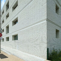 Hotel de Police Municipale de Courbevoie (92) - Anonymes Architectes (75) - Ville de Courbevoie (92) - 675 m² de Briques Béton BlocStar AmR70 & Am180 lisses et clivées
